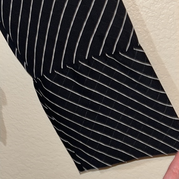 Apt. 9, Size M, Black & White Diagonal Striped Floral Blouse. Keyhole at back. - Picture 3 of 8